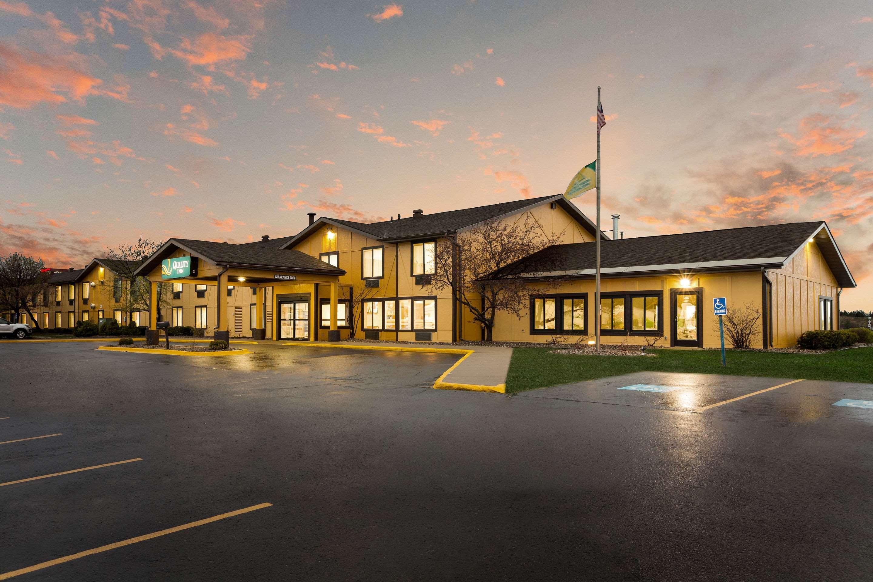 Quality Inn Marquette Exterior photo