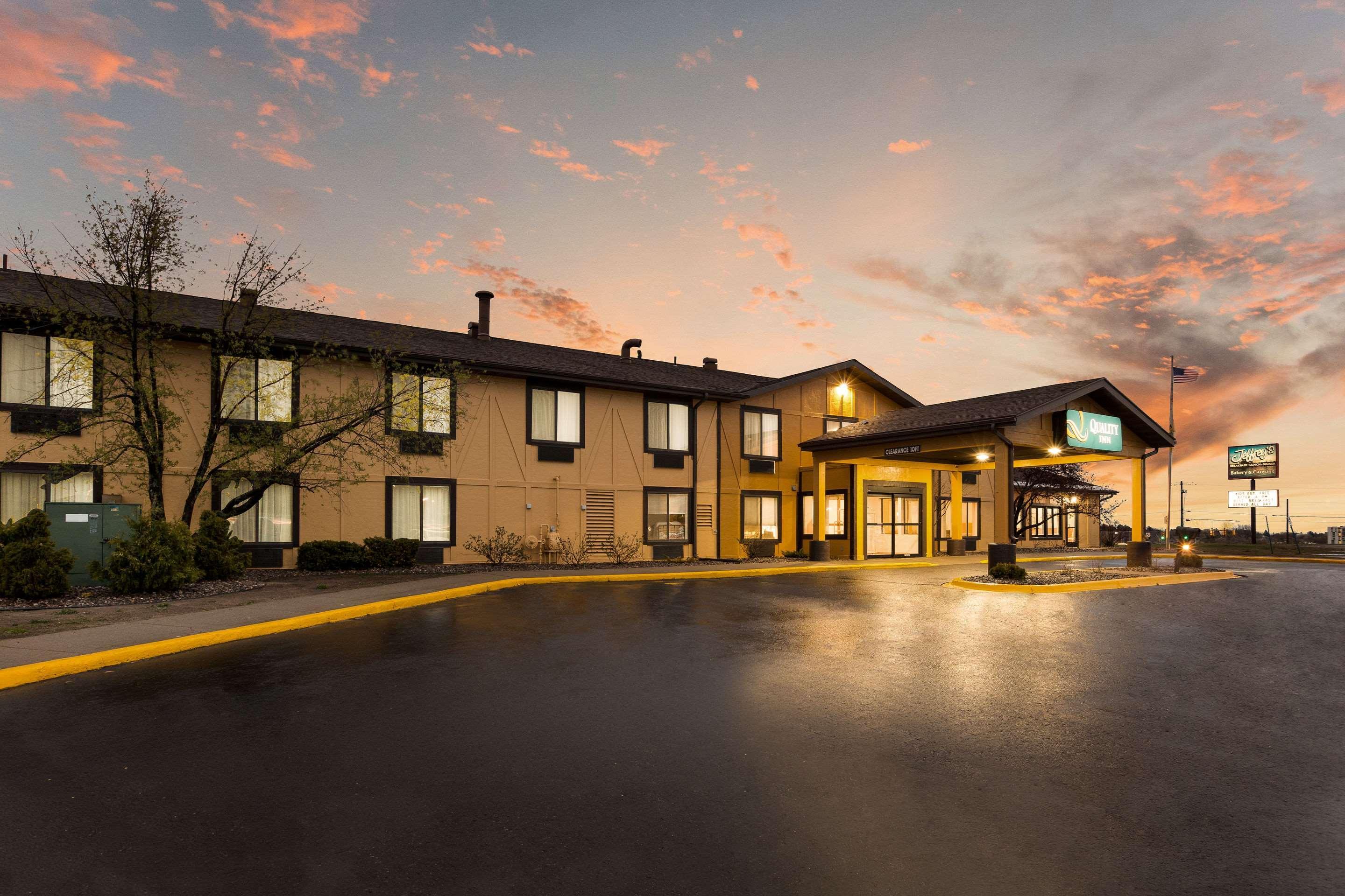 Quality Inn Marquette Exterior photo