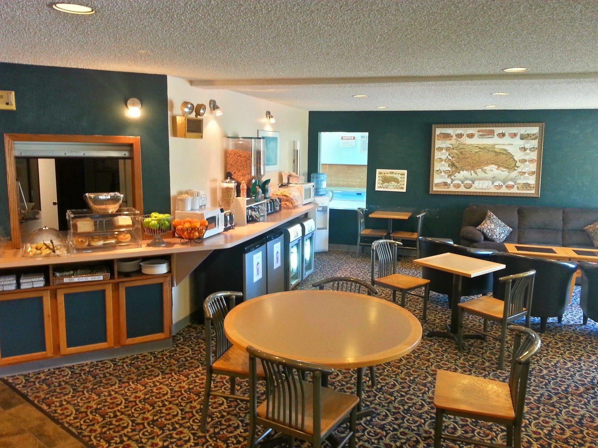 Quality Inn Marquette Exterior photo