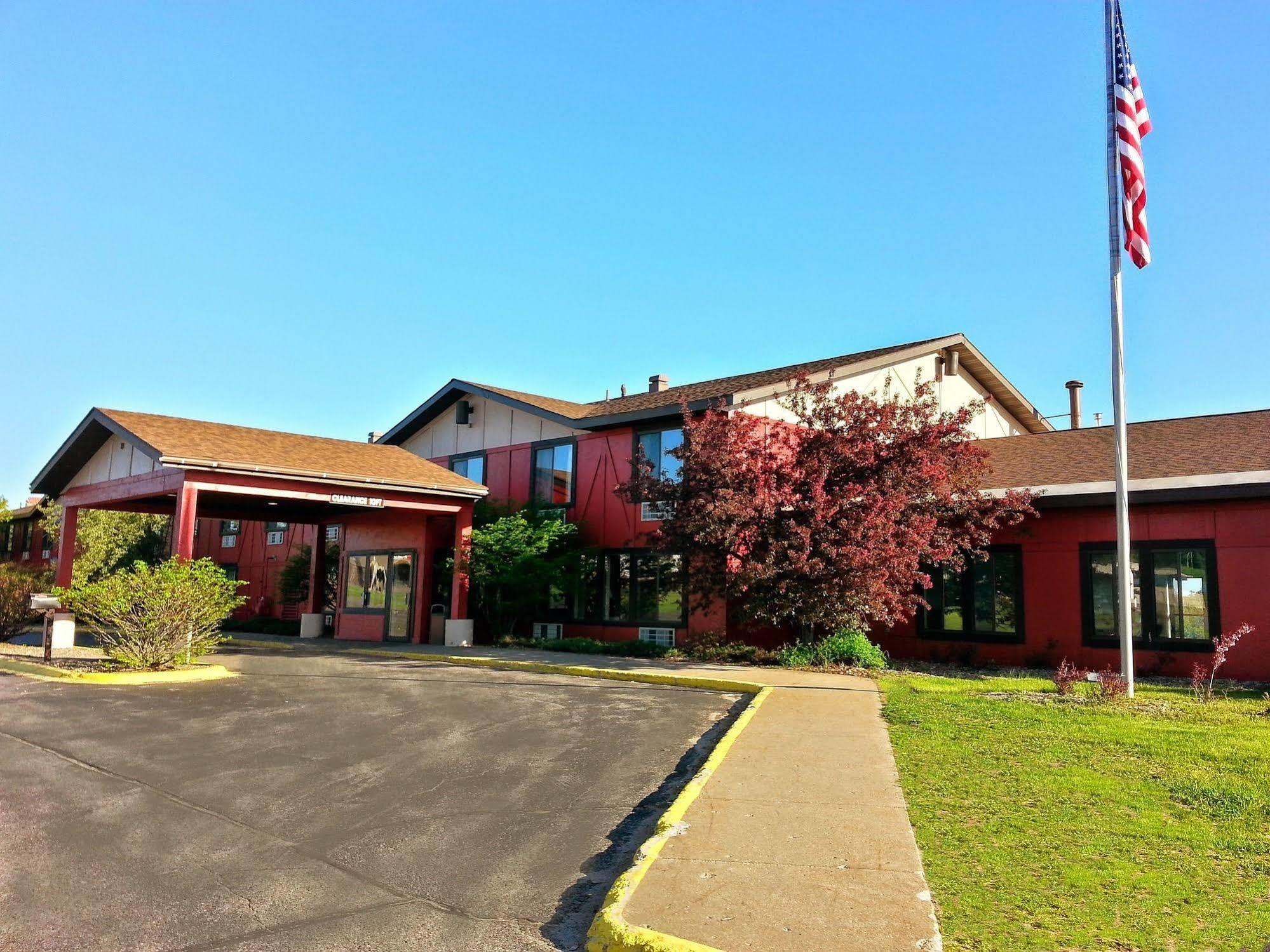 Quality Inn Marquette Exterior photo